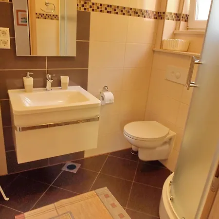 Rea Orebi - 1 Apartment