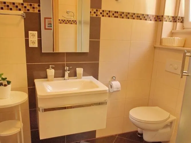 Apartman Rea Orebi - 1 *